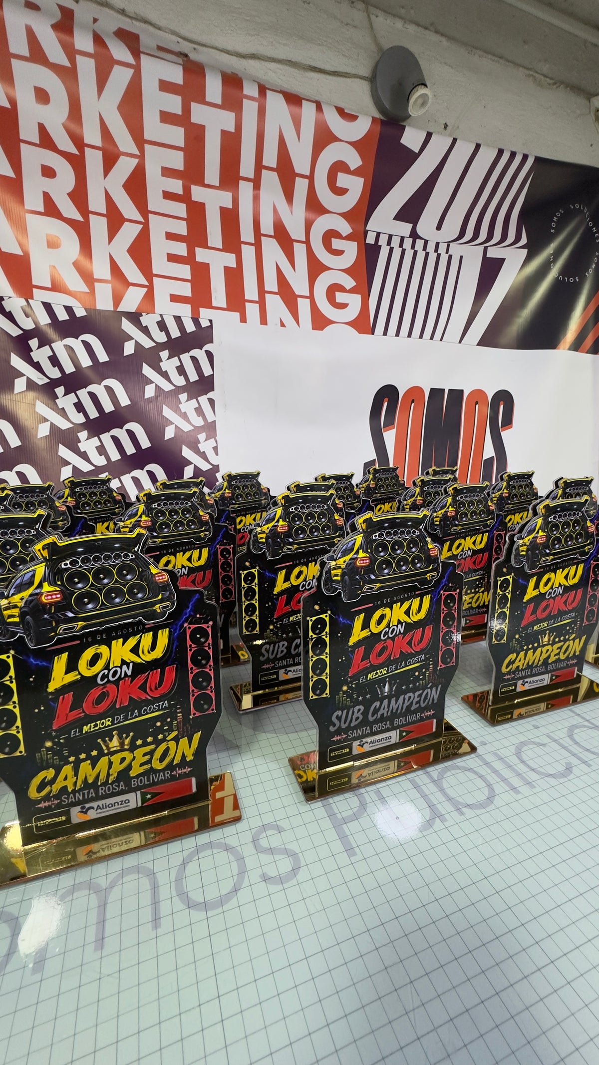 TROFEOS PERSONALIZADOS EN ACRÍLICOS | Diseño a Medida