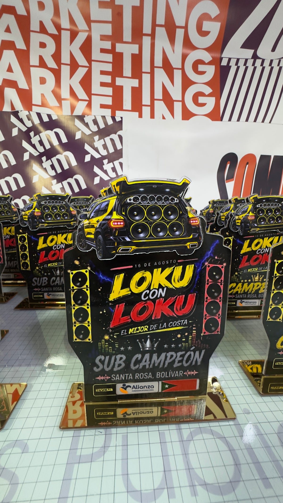 TROFEOS PERSONALIZADOS EN ACRÍLICOS | Diseño a Medida